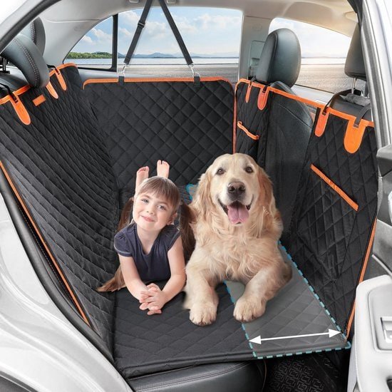 Waarom een hondendeken onmisbaar is voor autoritten met je hond